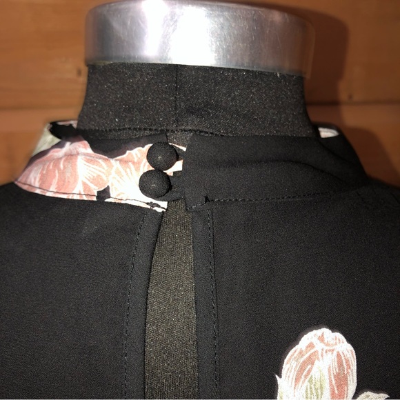Cupcakes & Cashmere Blouse Black Floral choker collar / cold shoulder size M - Picture 10 of 14
